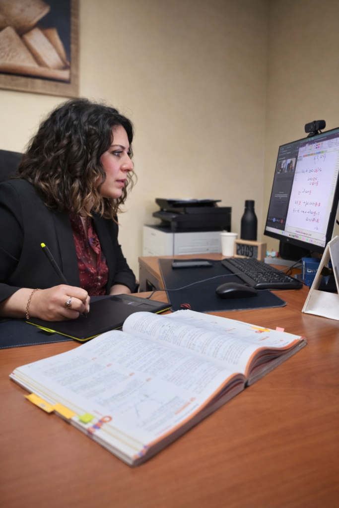 professionista al lavoro in ufficio